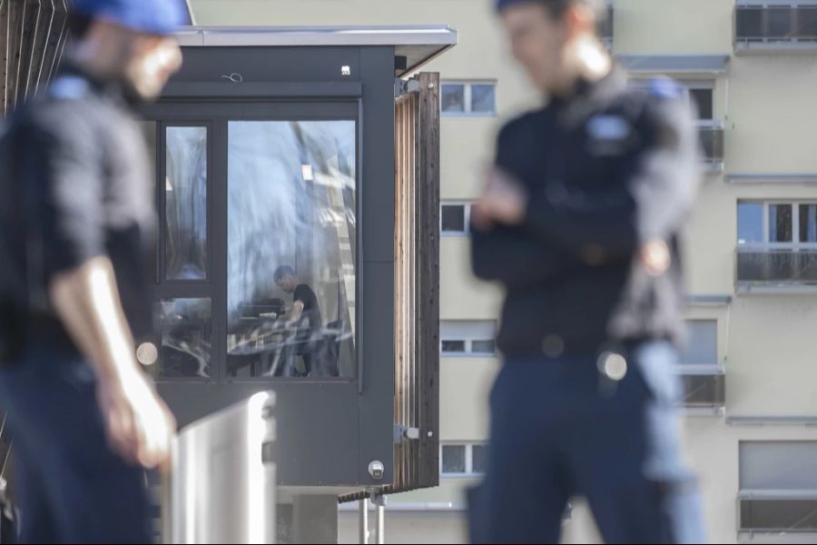 «Politisch ist allerdings auch das riskant, wenn es in einer polarisierten Situation zwischen Stuhl und Bank fallen sollte», erklärt Politologe Claude Longchamp. (Symbolbild)