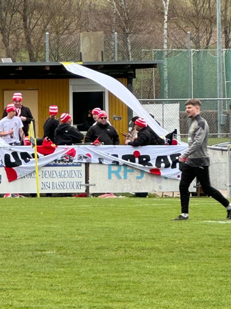 Die Fans des FC Dietikon sind am Samstag im Jura vor Ort.