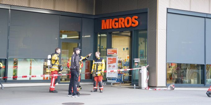 Das Migros-Center in Wetzikon ZH wurde am Montagnachmittag evakuiert. Migros Wetzikon evakuiert