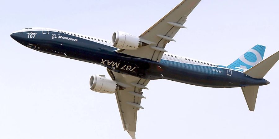 Die nach einem aufsehenerregenden Zwischenfall stillgelegten Flugzeuge des Typs Boeing 737-9 Max werden bald wieder in die Luft steigen dürfen. (Archivbild)