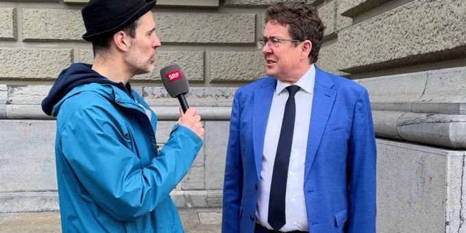 «Kein Respekt» - Darum interviewt SRF-Honegger Rösti im Freizeit-Look