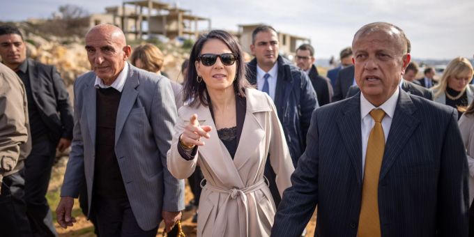 Die deutsche Aussenministerin Annalena Baerbock besucht die Gemeinde Al-Mazraah Al Qibliyah im Westjordanland. Michael Kappeler/dpa Aussenministerin Baerbock besucht Palästinensische Gebiete
