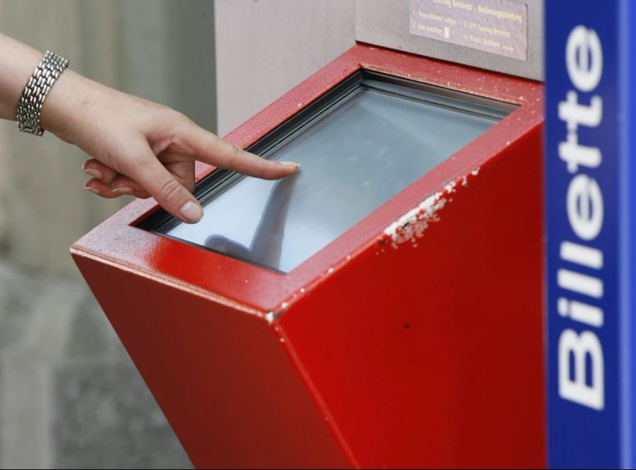 Wer sein Gepäck tatsächlich dauerhaft auf einem Sitzplatz transportieren möchte, dürfe dies gemäss den national geltenden Tarifbestimmungen. (Symbolbild)