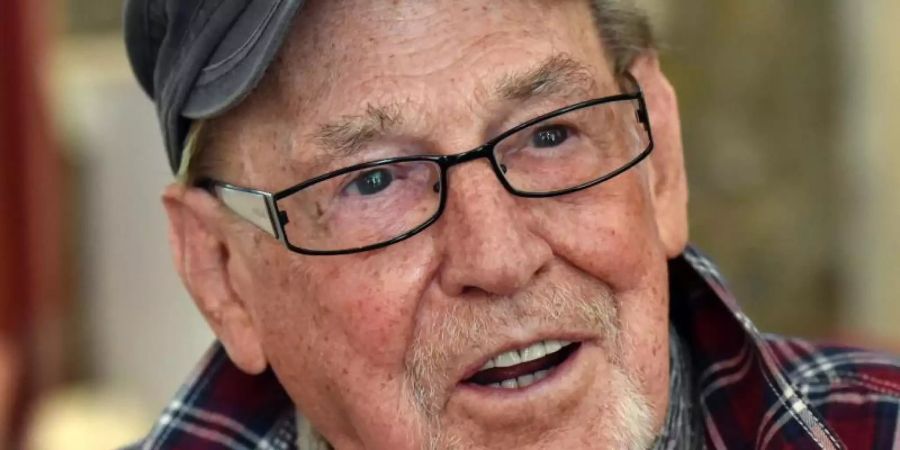 Der Schauspieler Herbert Köfer (2015) sind soziale Medien nicht fremd. Er nutzt sie aktiv. Foto: Matthias Hiekel/dpa-Zentralbild/dpa