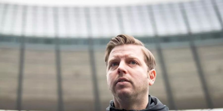 Werder-Trainer Florian Kohfeldt wartet noch auf eine Ausnahmegenehmigung für seinen Verein. Foto: Soeren Stache/dpa-Zentralbild/dpa