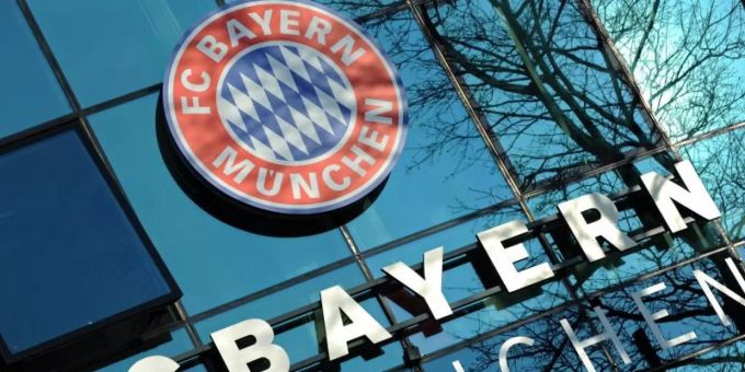 Der Gehaltsverzicht der Profis und der Vereinsführung des FC Bayern München wegen der Coronavirus-Krise gilt zunächst für den laufenden Monat. Foto: Andreas Gebert/dpa Der Gehaltsverzicht der Profis und der Vereinsführung des FC Bayern München wegen der Coronavirus-Krise gilt zunächst für den laufenden Monat. Foto: Andreas Gebert/dpa