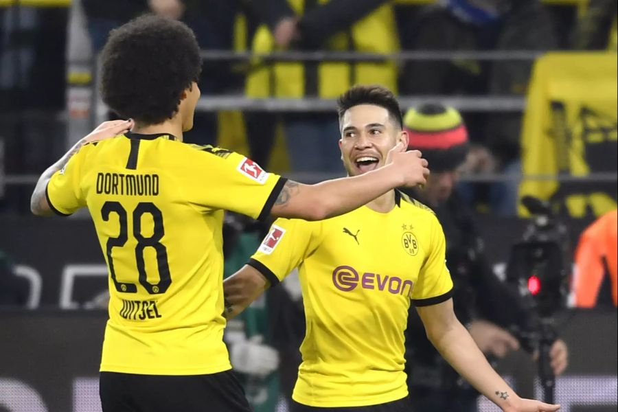 Dortmunds Axel Witsel (l.) mit seinem Teamkollegen Raphael Guerrero (r.).