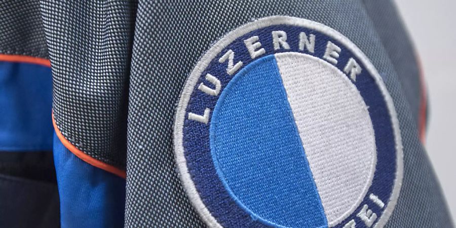 Anhänger des Berner Fussball-Clubs Young Boys lieferten sich nach dem Spiel gegen den FC Luzern im Luzerner Bahnhof Scharmützel mit der Polizei. (Symbolbild)