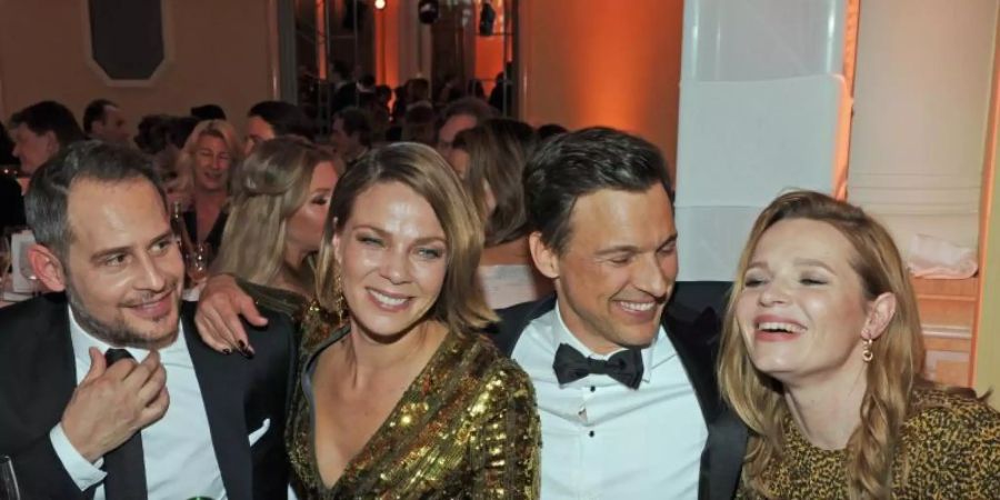 Moritz Bleibtreu, Jessica Schwarz, Florian David Fitz und Karoline Herfurth (v-l) beim Deutschen Filmball im Bayerischen Hof. Foto: Ursula Düren/dpa