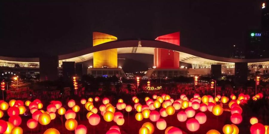 Eine Lichtinstallation zum bevorstehenden Neujahrsfest. Foto: Mao Siqian/XinHua/dpa