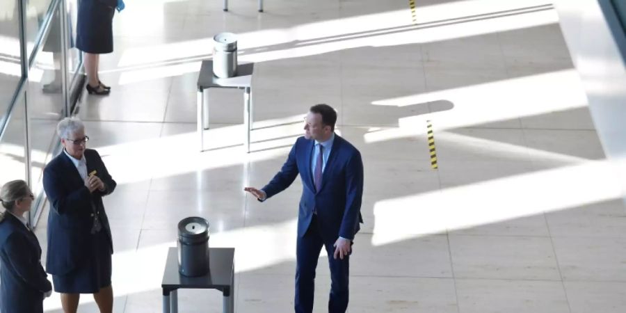 Gesundheitsminister Spahn bei der Stimmabgabe