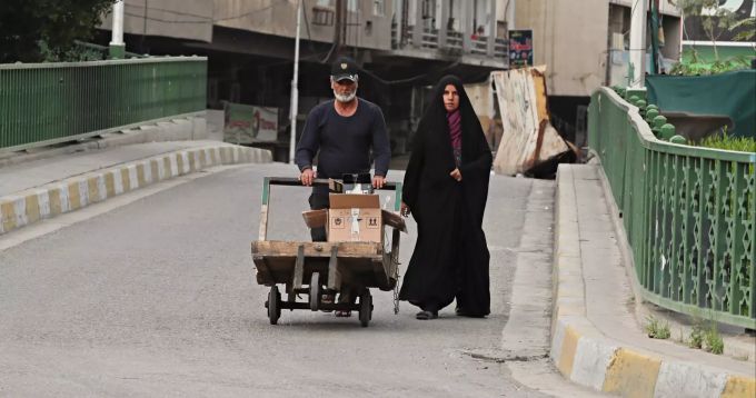 Auch im Irak leiden die Menschen unter der Corona-Krise. (AP Photo/Hadi Mizban) Virus Outbreak Iraq