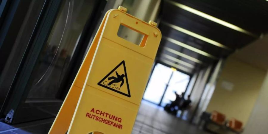 Reiseveranstalter haben Verkehrssicherungspflichten. Sie müssen ihre Hotelanlagen prüfen und alles tun, um Gäste vor Schaden zu bewahren. Foto: Tobias Hase/dpa