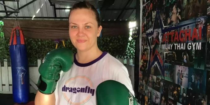 Für Emma Thomas ist Thaiboxen eine gute Kombination von Selbstverteidigung und Fitness. Die britische Autorin lebt seit etwa neun Jahren in Bangkok. Foto: Caroline Bock/dpa Für Emma Thomas ist Thaiboxen eine gute Kombination von Selbstverteidigung und Fitness. Die britische Autorin lebt seit etwa neun Jahren in Bangkok. Foto: Caroline Bock/dpa