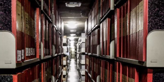 Mehr als 60 Jahre nach dem Tod von Pius XII. hat der Vatikan seine Archive aus der Zeit des historisch umstrittenen Papstes geöffnet. Mehr als 60 Jahre nach dem Tod von Pius XII. hat der Vatikan seine Archive aus der Zeit des historisch umstrittenen Papstes geöffnet.