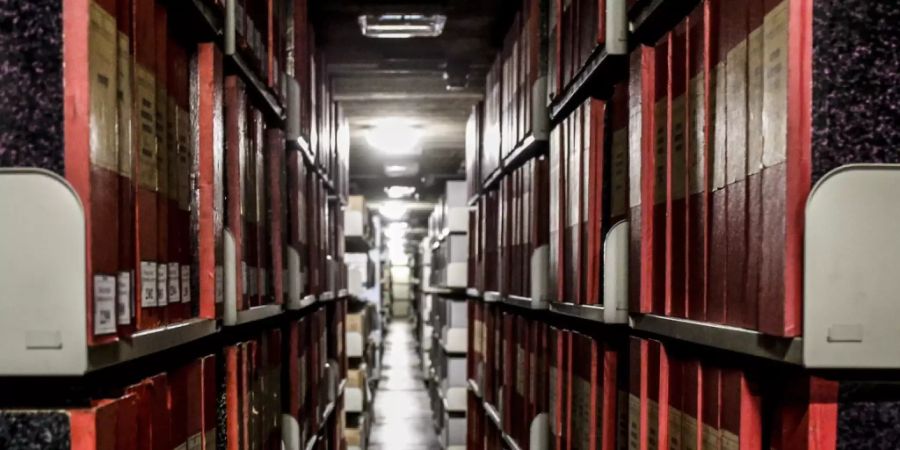 Mehr als 60 Jahre nach dem Tod von Pius XII. hat der Vatikan seine Archive aus der Zeit des historisch umstrittenen Papstes geöffnet.