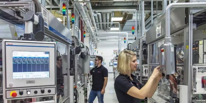 Mitarbeiter der Robert Bosch GmbH sind auch von der Corona-Krise betroffen. Foto: picture alliance / dpa Mitarbeiter der Robert Bosch GmbH sind auch von der Corona-Krise betroffen. Foto: picture alliance / dpa