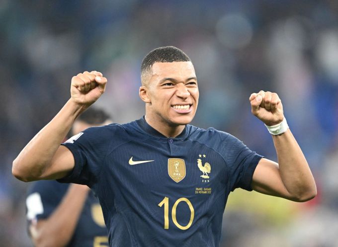 Bei der WM 2022 gefragt und gefeiert: Kylian Mbappé, einer der Spiele entscheiden kann. Kylian Mbappé wm 2022