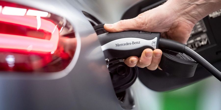 Die Autoindustrie will das E-Ladenetz stark ausbauen.