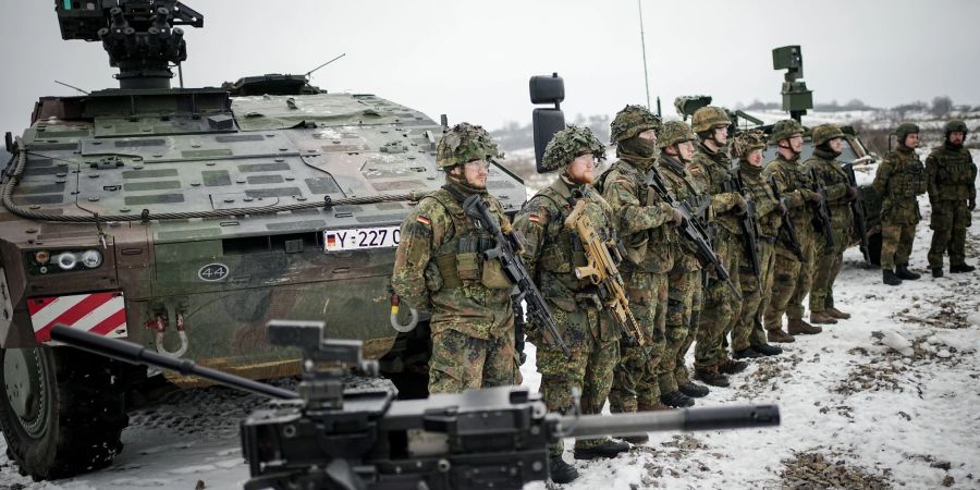 Mit der Führung der Nato-Truppe VJTF stellt Deutschland auch etwa 8000 Bundeswehrsoldaten bereit.