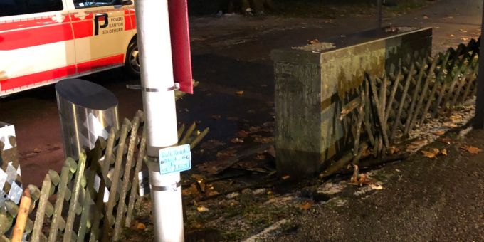 Olten: Lenker entfernt sich nach Kollision mit Holzzaun von der Unfallstelle Olten: Lenker entfernt sich nach Kollision mit Holzzaun