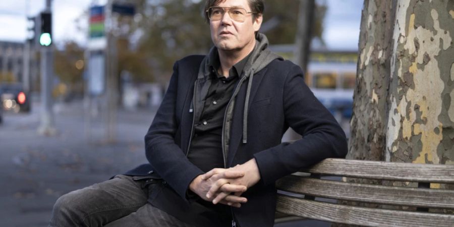 Die Dreharbeiten zu «Early Birds» haben begonnen. Der Thriller von Regisseur Michael Steiner startet voraussichtlich Ende 2023 in Kino und auf Streamingdiensten.