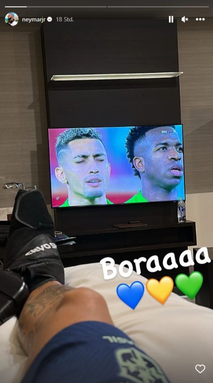 Der «echte» Neymar verfolgt den 1:0-Sieg Brasiliens an der WM 2022 gegen die Nati im Bett. WM 2022