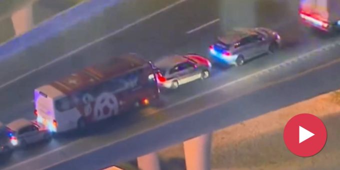 Schock-Moment - Nati-Car fährt vor Brasilien-Spiel in Polizeiauto!