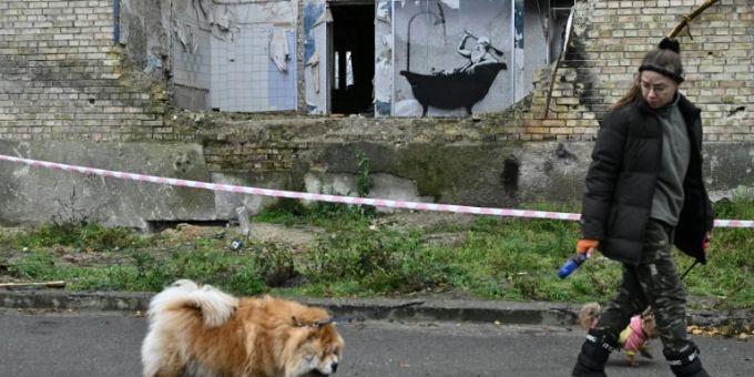 Wandgemälde des Graffiti-Künstlers Banksy in der Ukraine Wandgemälde des Graffiti-Künstlers Banksy in der Ukraine