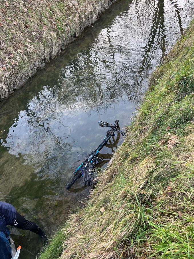 Der E-Bike-Lenker wurde ins Spital gebracht. E-Bike
