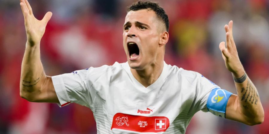 Zana Avdiu, die Kritikerin von Granit Xhakas (Bild) Griff in den Schritt im WM-Spiel Schweiz-Serbien, wird derart bedroht, dass sie unter Polizeischutz steht. «Was ich sage, passt sehr vielen Männern nicht», sagte die Kosovarin im Interview mit der «SonntagsZeitung». (Archivbild)