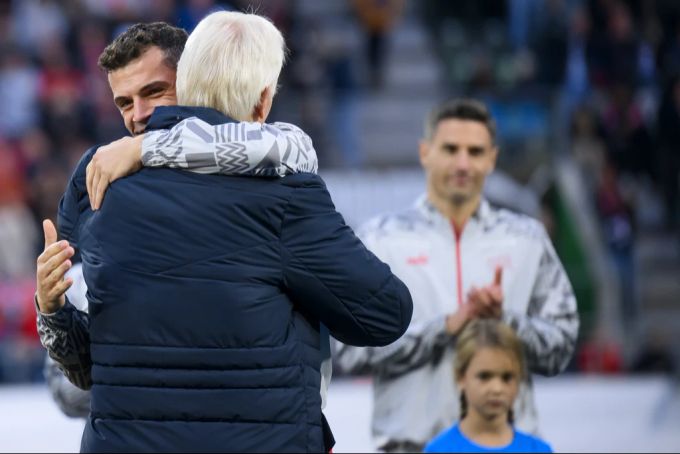 Kennen sich aus Zeiten beim FC Basel: Granit Xhaka und Werner Mogg. FC Basel