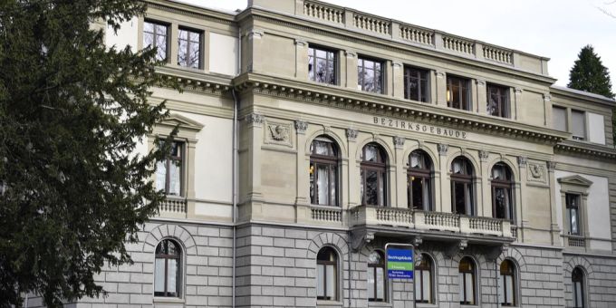 Im Bezirksgericht wurde entschieden, dass ein Mann einen 16-jährigen Jugendlichen sexuell missbraucht hat - hierfür wurde er allerdings nicht verurteilt. sexueller missbrauch nachbarskind