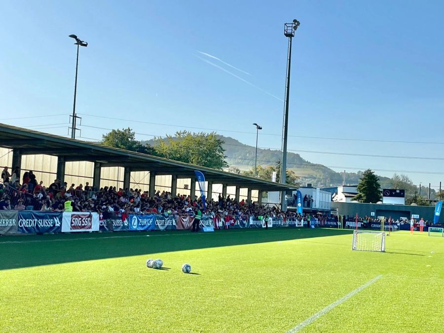 Mehr als 2000 Fans fanden sich am GC-Campus ein.