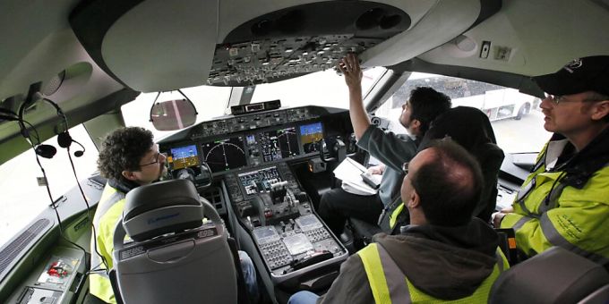 Betreiber von Maschinen des Typs 787 Dreamliner sollten Schalter an den Pilotensitzen unter die Lupe nehmen. (Archivbild) Betreiber von Maschinen des Typs 787 Dreamliner sollten Schalter an den Pilotensitzen unter die Lupe nehmen. (Archivbild)