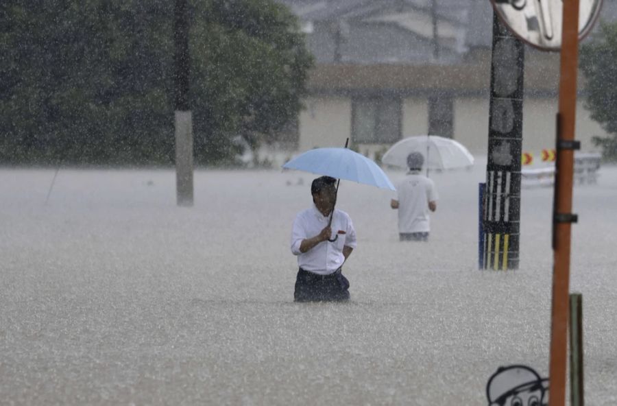 Extreme Wetterlagen wie Hitzewellen und schwere Regenfälle werden Forschern zufolge durch die weltweite Klimakrise heftiger und häufiger. (Archivbild)