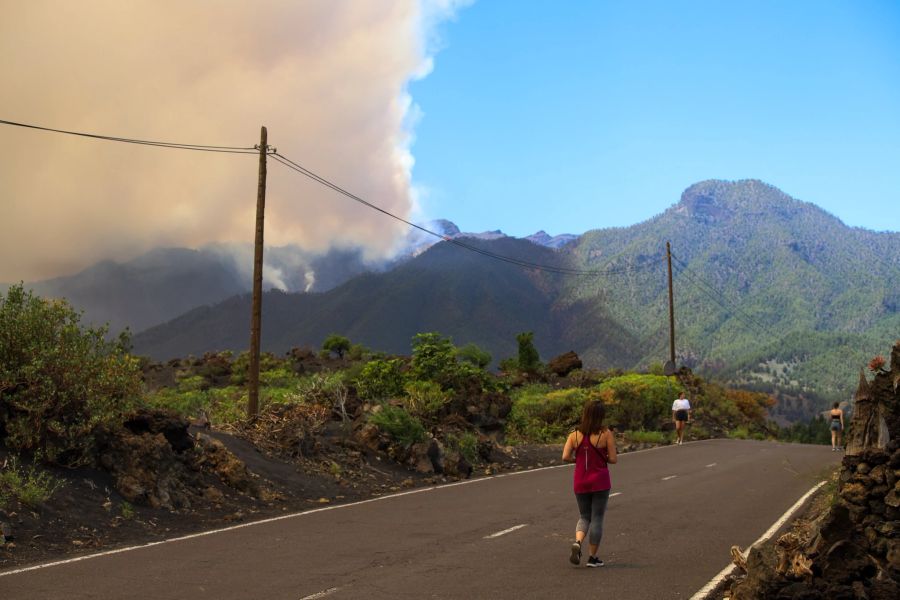 Forest fire in La Palma forces evacuation of residents