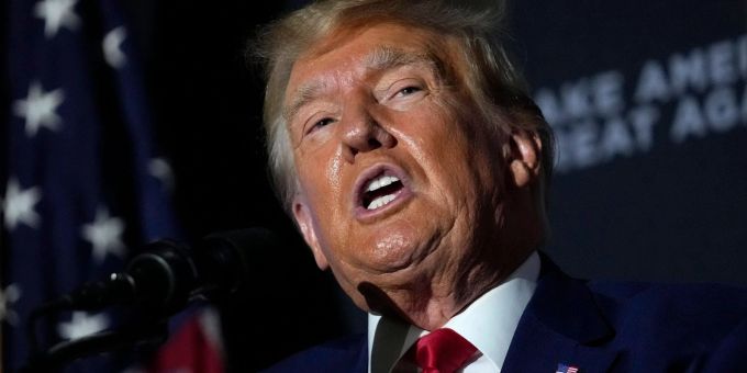 Donald Trump spricht bei einer Wahlkampfveranstaltung in der Windham High School. Donald Trump spricht bei einer Wahlkampfveranstaltung in der Windham High School.