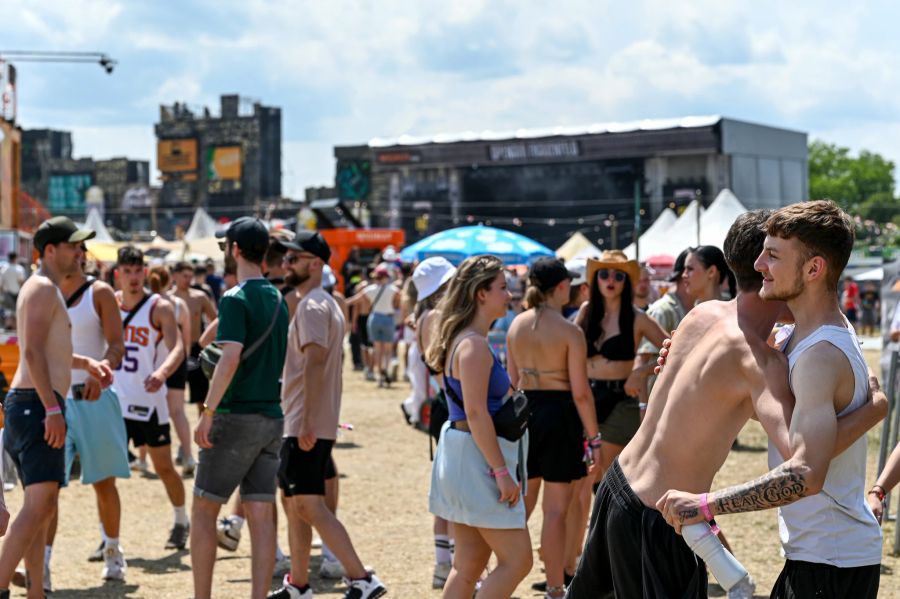 Das Wetter zeigt sich am ersten Tag des Openair Frauenfeld von der besten Seite.