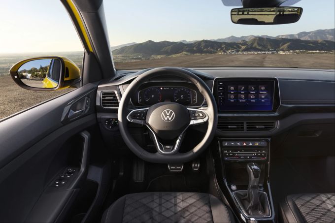 Der T-Cross macht in Innenraum vor allem haptisch einen grossen Sprung. 2023 Volkswagen T-Cross Facelift