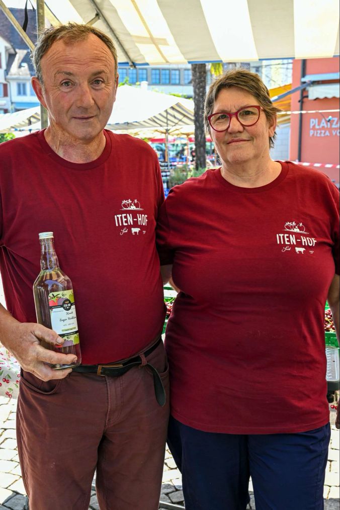 Markus und Vreni Iten brennen auf dem Iten-Hof ihren Kirsch.