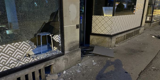 St. Gallen: Mit Auto rückwärts in Schaufenster geprallt In Schaufenster geprallt