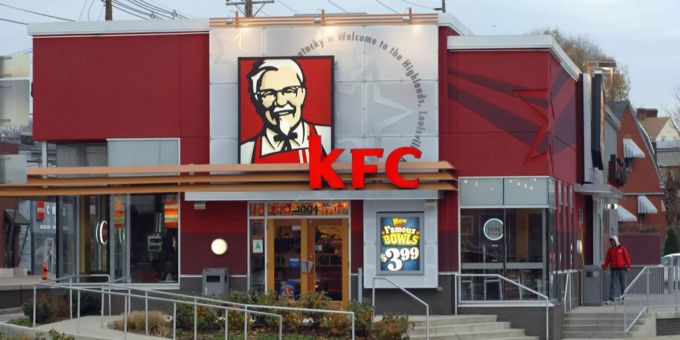 Eine Filiale von Kentucky Fried Chicken in Amerika. KFC