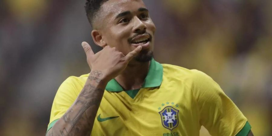 Brasiliens Gabriel Jesus jubelt über seinen Treffer zum 2:0 im Testspiel gegen Katar. Foto: Andre Penner/AP