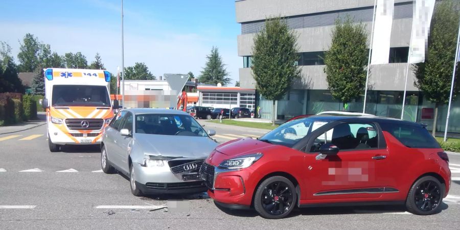 Beim Unfall wurde die Autofahrerin verletzt.
