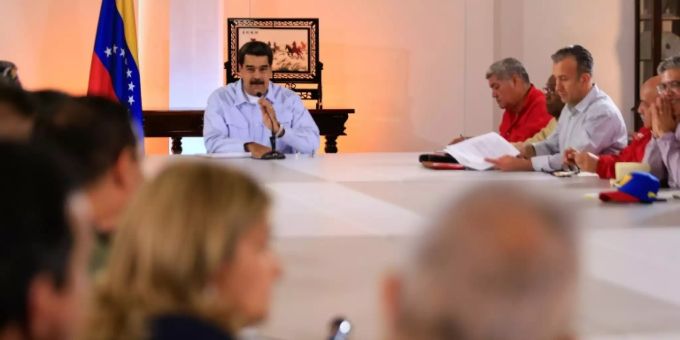 Nicolás Maduro (Mitte hinten) Nicolás Maduro (Mitte hinten)