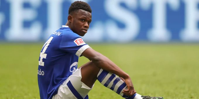 Rabbi Matondo spielt bei Schalke. Manieren scheint der 18-Jährige nicht immer zu kennen. Schalke