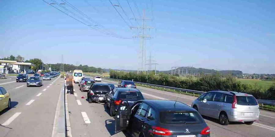 Der A1-Autobahnschnitt zwischen Luterbach und Härkingen in den Kantonen Solothurn und Bern ist ein Engpass. Es kommt zu Verkehrsüberlastungen und Unfällen. Der Abschnitt soll auf sechs Spuren ausgebaut werden. (Archivbild)