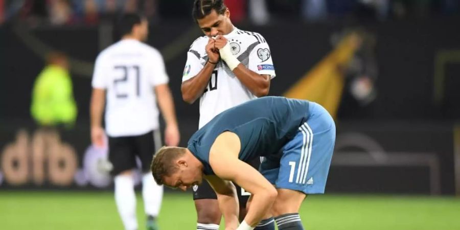 Nach der Niederlage gegen die Niederlande stehen Manuel Neuer und das DFB-Team in Nordirland unter Druck. Foto: Robert Michael