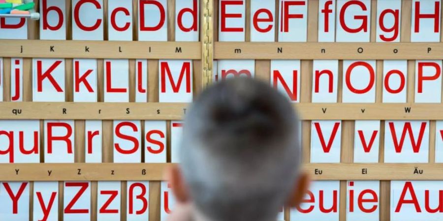 Linnemanns Vorschlag, Kinder mit schlechten Deutschkenntnissen notfalls später einzuschulen, steht weiter in der Kritik. Arno Burgi Foto: Arno Burgi